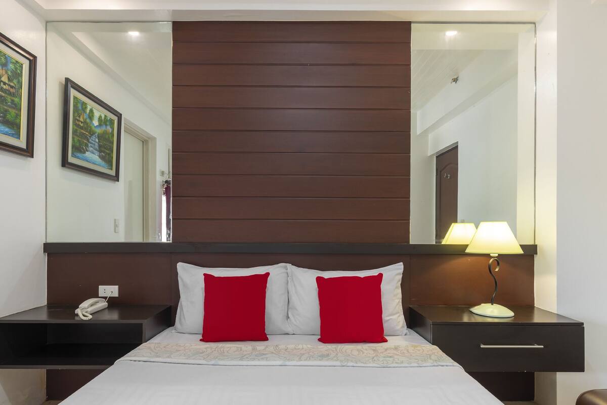Standard Double Room | Desk, rollaway beds, bed sheets, wheelchair access