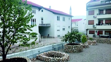 Cour