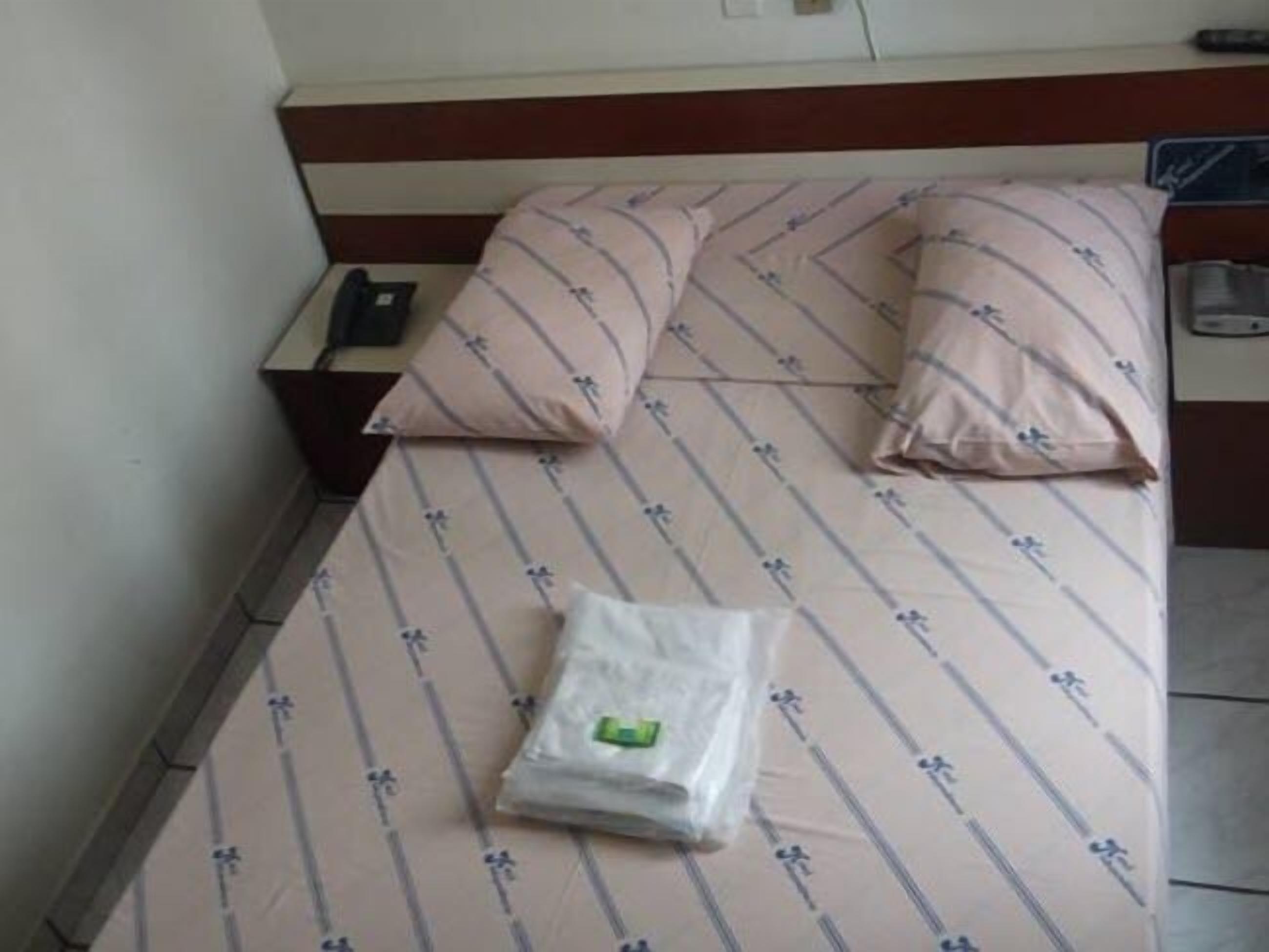 Free WiFi, bed sheets