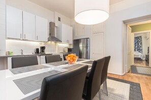 In-room dining - Go Happy Home Apartment Mikonkatu 18 2 (Helsinki)