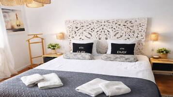 3 bedrooms, desk, iron/ironing board, travel cot