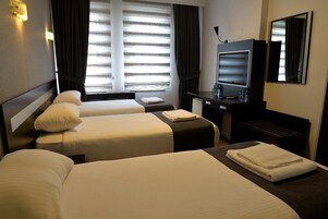 基础三人房 | 埃及棉床单、高档床上用品、记忆海绵床垫、办公桌