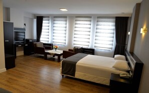 Suite Deluxe, vista a la ciudad | Sábanas de algodón egipcio y ropa de cama de alta calidad 