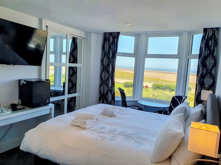 Deluxe Double Room, 1 King Bed, Sea View | 1 bedroom, iron/ironing board, free WiFi, bed sheets