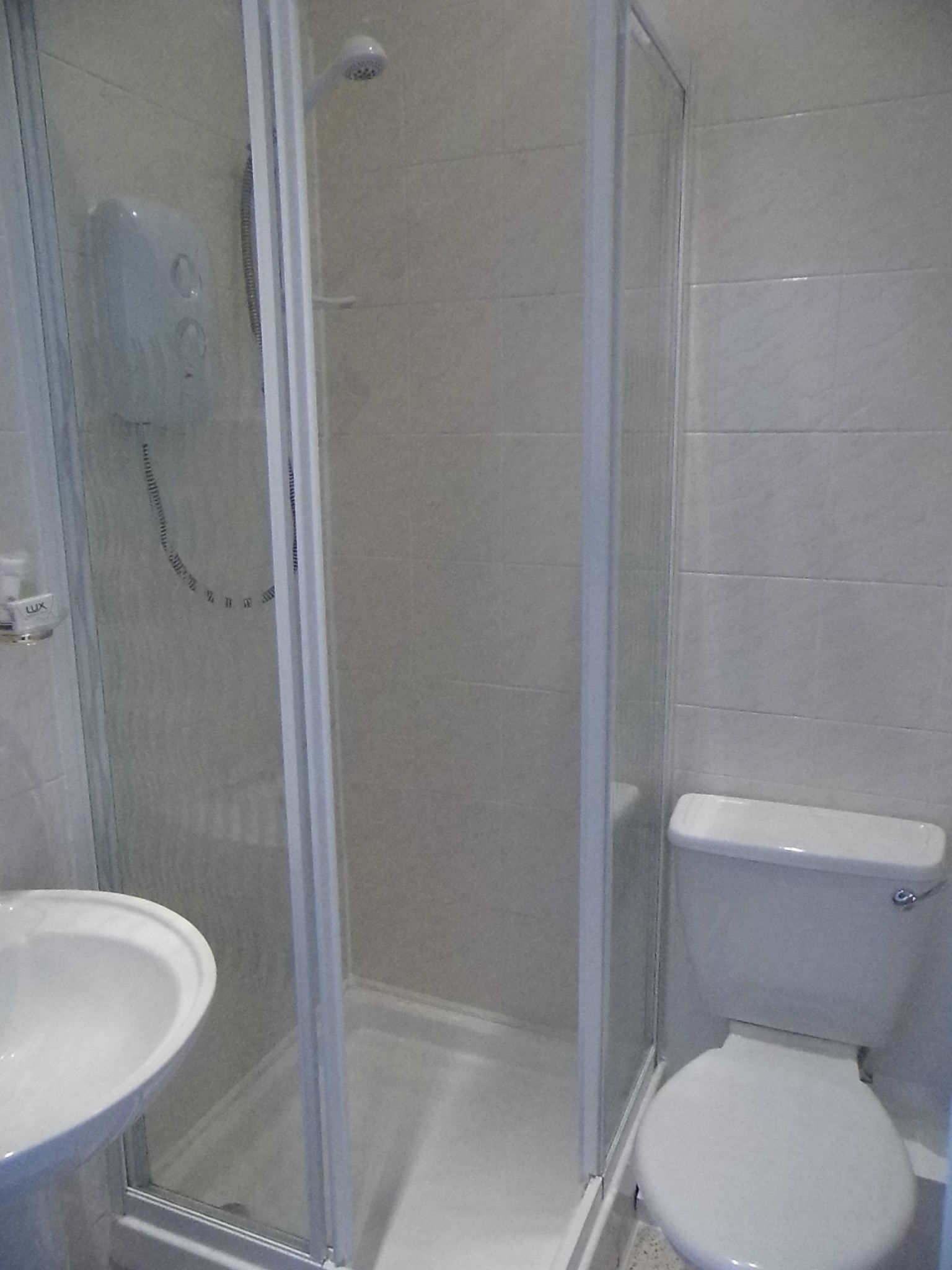 standard single room | bathroom | shower, free toiletries, hair dryer, towels