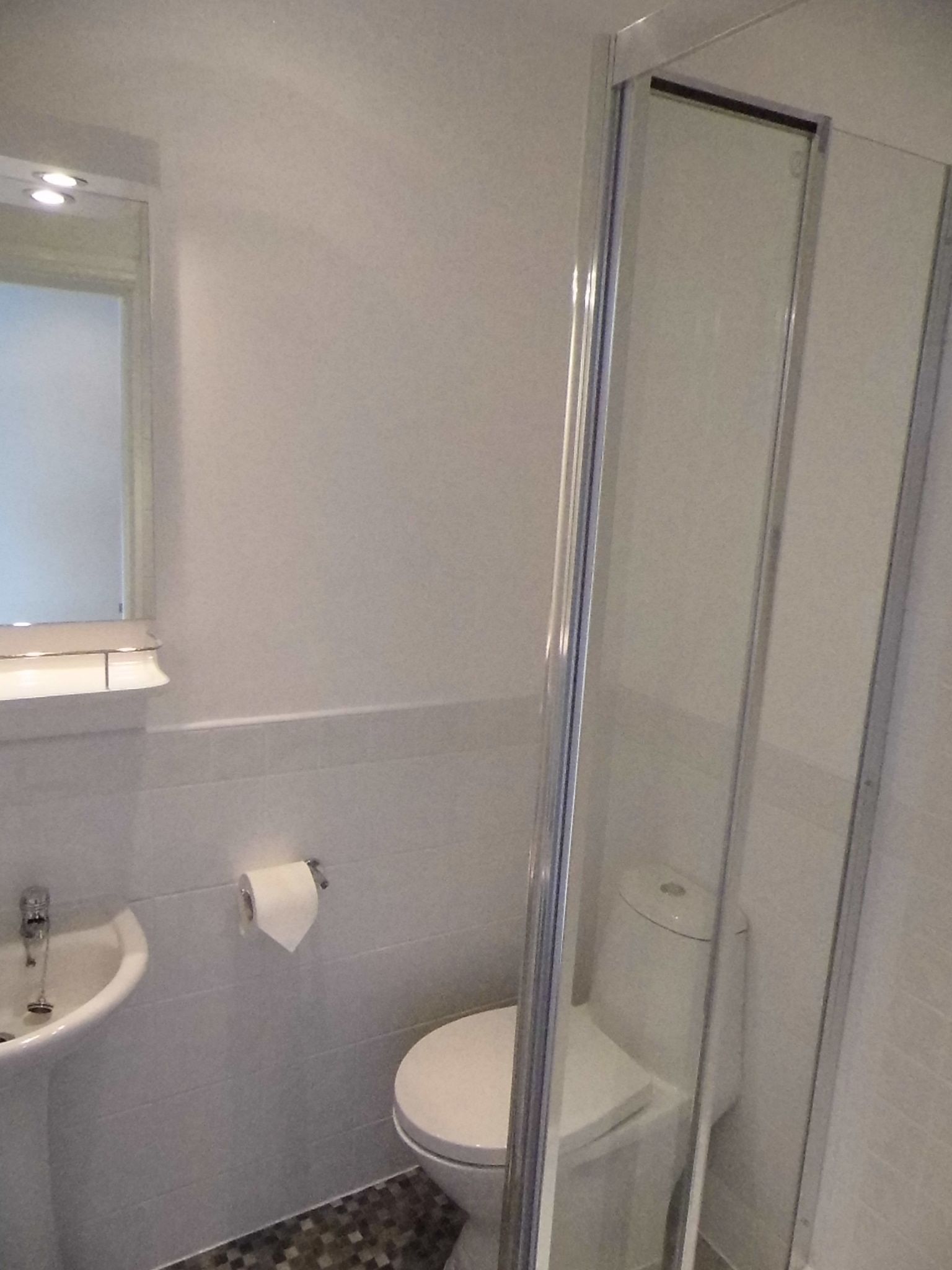 standard single room | bathroom | shower, free toiletries, hair dryer, towels