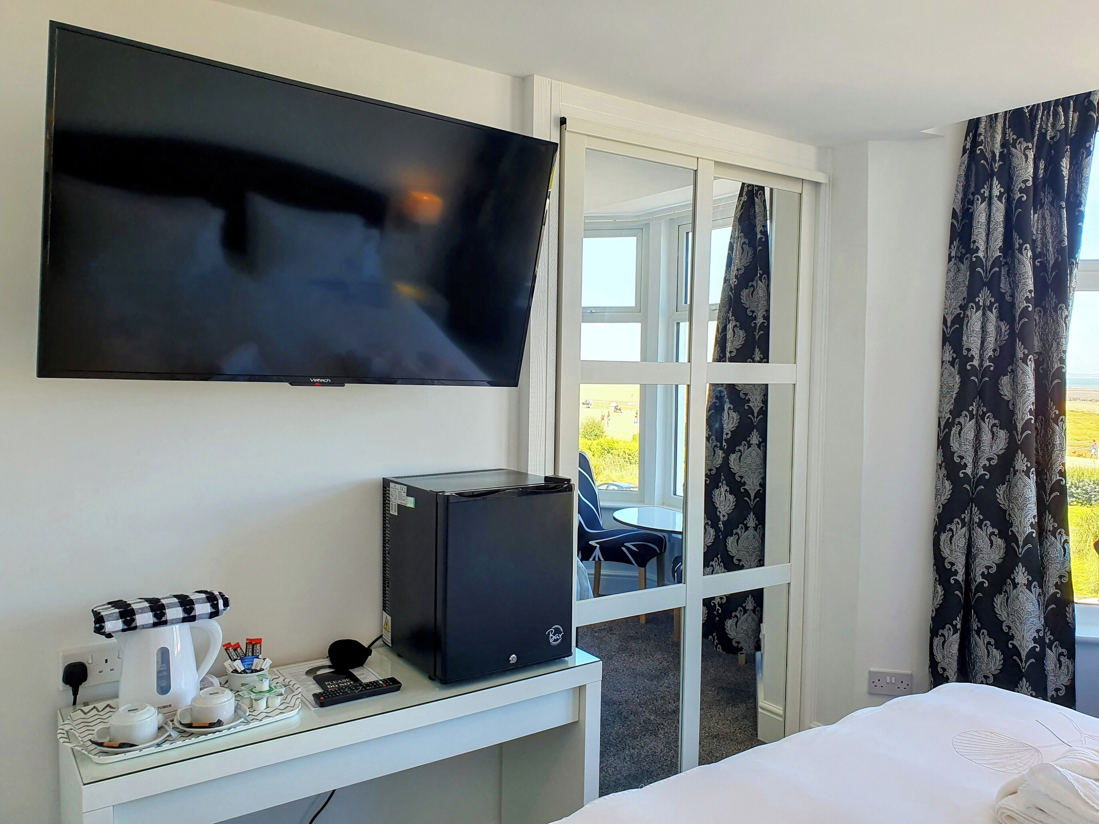 deluxe double room, 1 king bed, sea view | iron/ironing board, free wifi, bed sheets