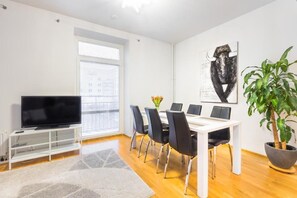 Appartement Familial, 2 chambres, sauna, vue cour intérieure | Restauration dans la chambre
