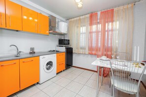 Economy Apartment (Pushkina, 33) | Private kitchen | Full-size fridge, microwave, stovetop, electric kettle - StudioMinsk Spa Apartments in Centre (Minsk)