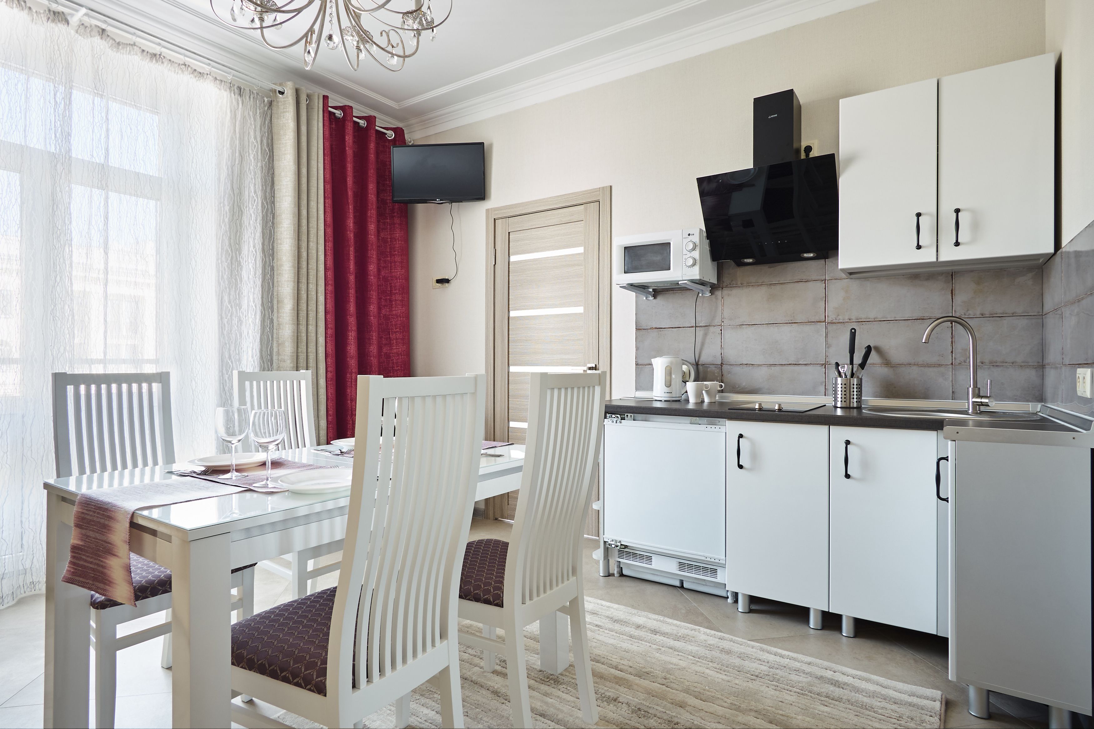 Desayuno continental diario (USD 12 por persona)