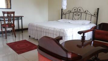 Decoración personalizada, muebles diferentes y escritorio