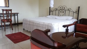 Decoración personalizada, muebles diferentes y escritorio