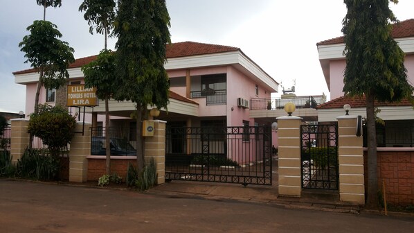 Fachada de la propiedad