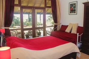 Individually furnished, free WiFi, bed sheets, wheelchair access - Jungle Tide Bungalow (Puliyadda)