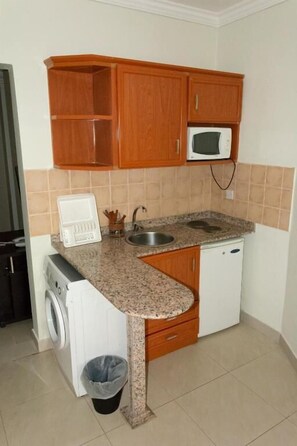 Fridge, microwave, stovetop, electric kettle