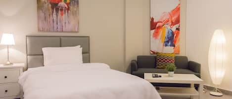 Deluxe Studio | Blackout curtains, iron/ironing board, free WiFi, bed sheets