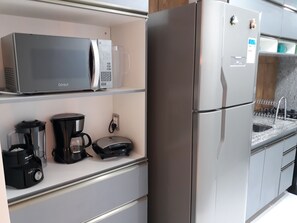 Apartment, Multiple Beds, Pool View | Private kitchen