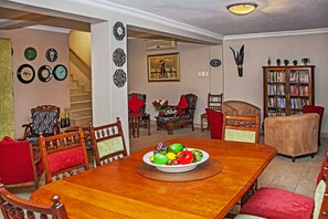 Free daily full breakfast  - Villa le View Guesthouse (Bluff)