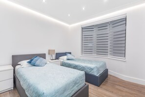Twin Room | Minibar, desk, soundproofing, free WiFi