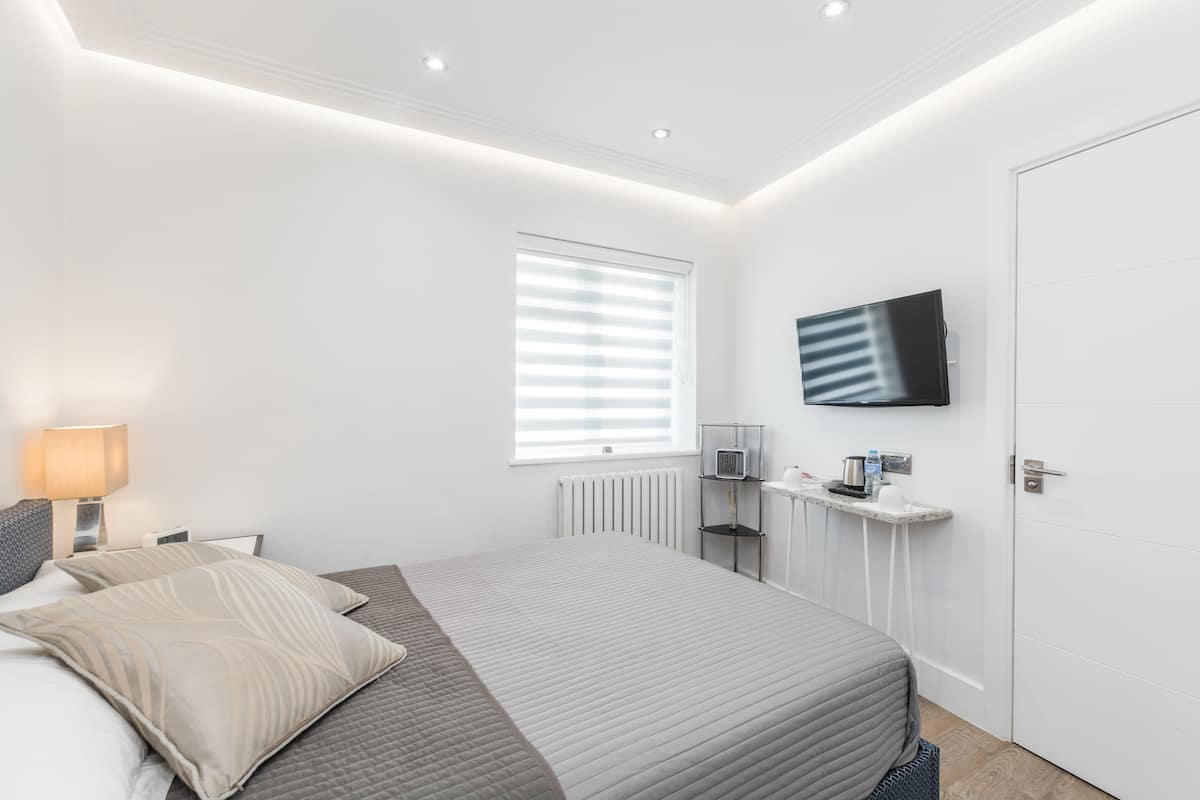 Minibar, escritorio, insonorización y wifi gratis