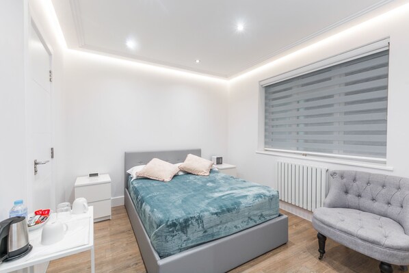 Minibar, desk, soundproofing, free WiFi