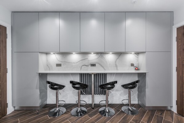 Breakfast area - Goldbeaters House (Edgware)