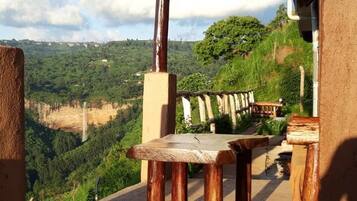 Breakfast, lunch, dinner served; international cuisine