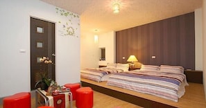 Basic Quadruple Room | Bathroom | Shower, rainfall showerhead, free toiletries, hair dryer