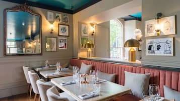 Déjeuner et dßner servis sur place