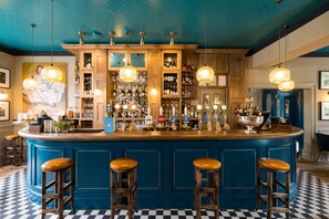 2 bars/lounges - Aragon House (London)