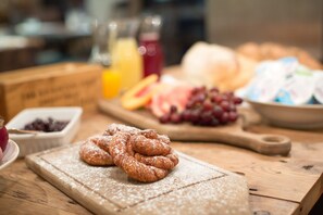 Dagelijks à la carte ontbijt (GBP 17.50 per persoon)