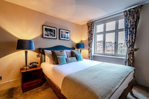 Comfy King | Minibar, in-room safe, desk, soundproofing - Aragon House (London)