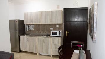 Family Room, 1 Bedroom | Private kitchen