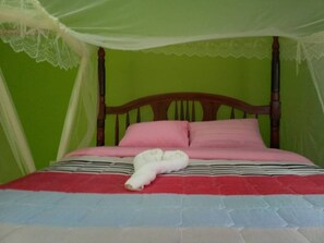 Deluxe Double Room | Desk, blackout drapes, soundproofing, bed sheets - Sipi Travellers Lodge (Sipi)
