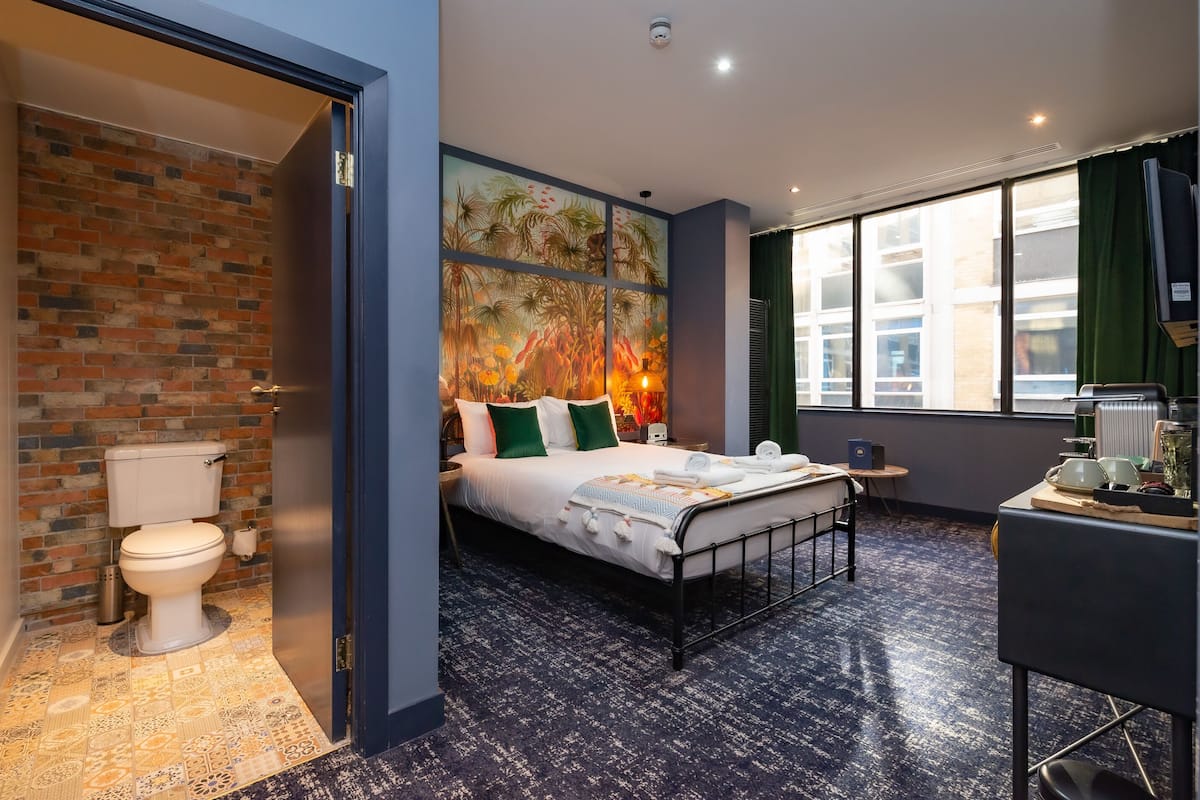 deluxe double room, 1 king bed with sofa bed | 1 bedroom, premium bedding, down duvets, desk