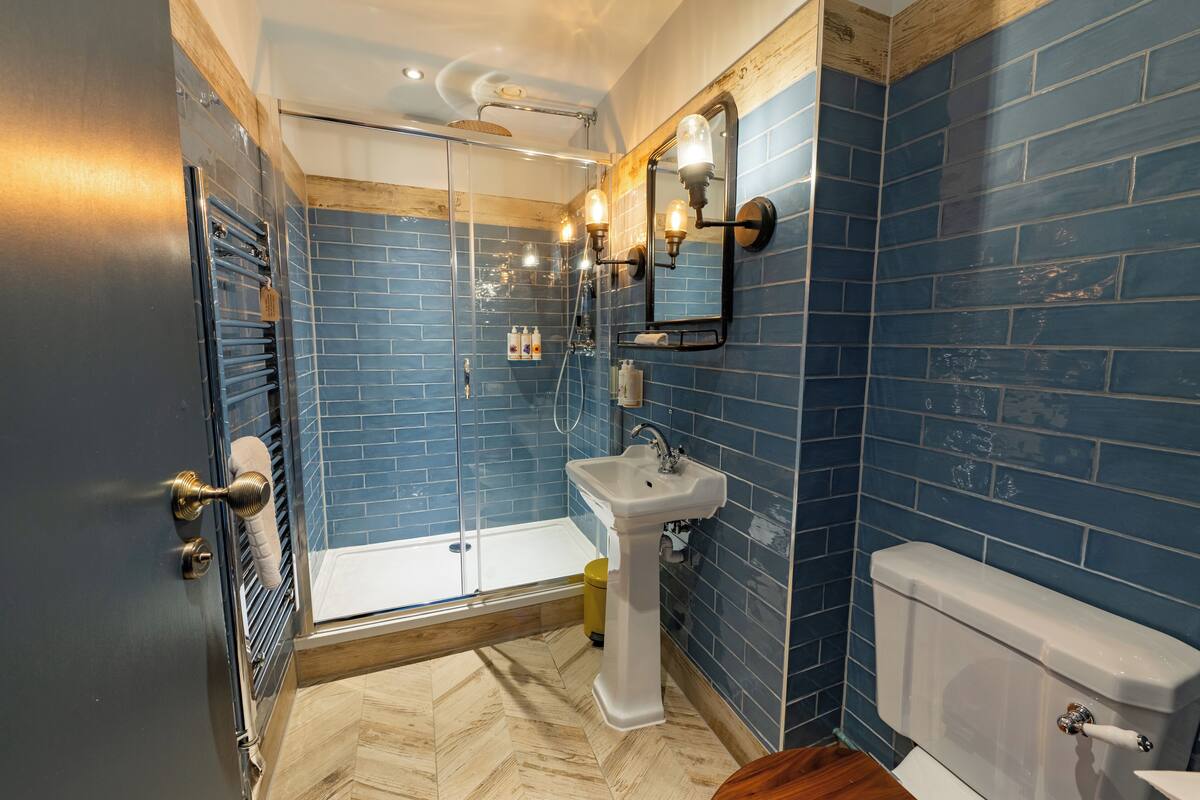 standard double room | bathroom | shower, rainfall showerhead, designer toiletries, hair dryer