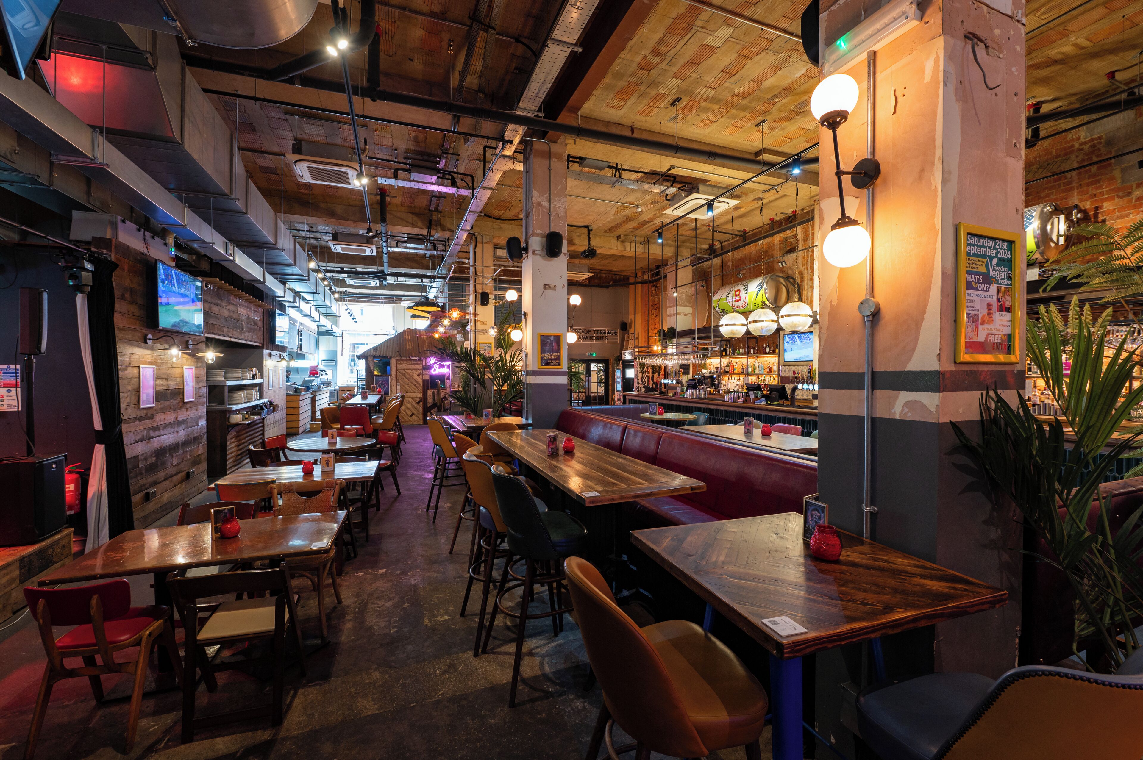 lunch, dinner and brunch served