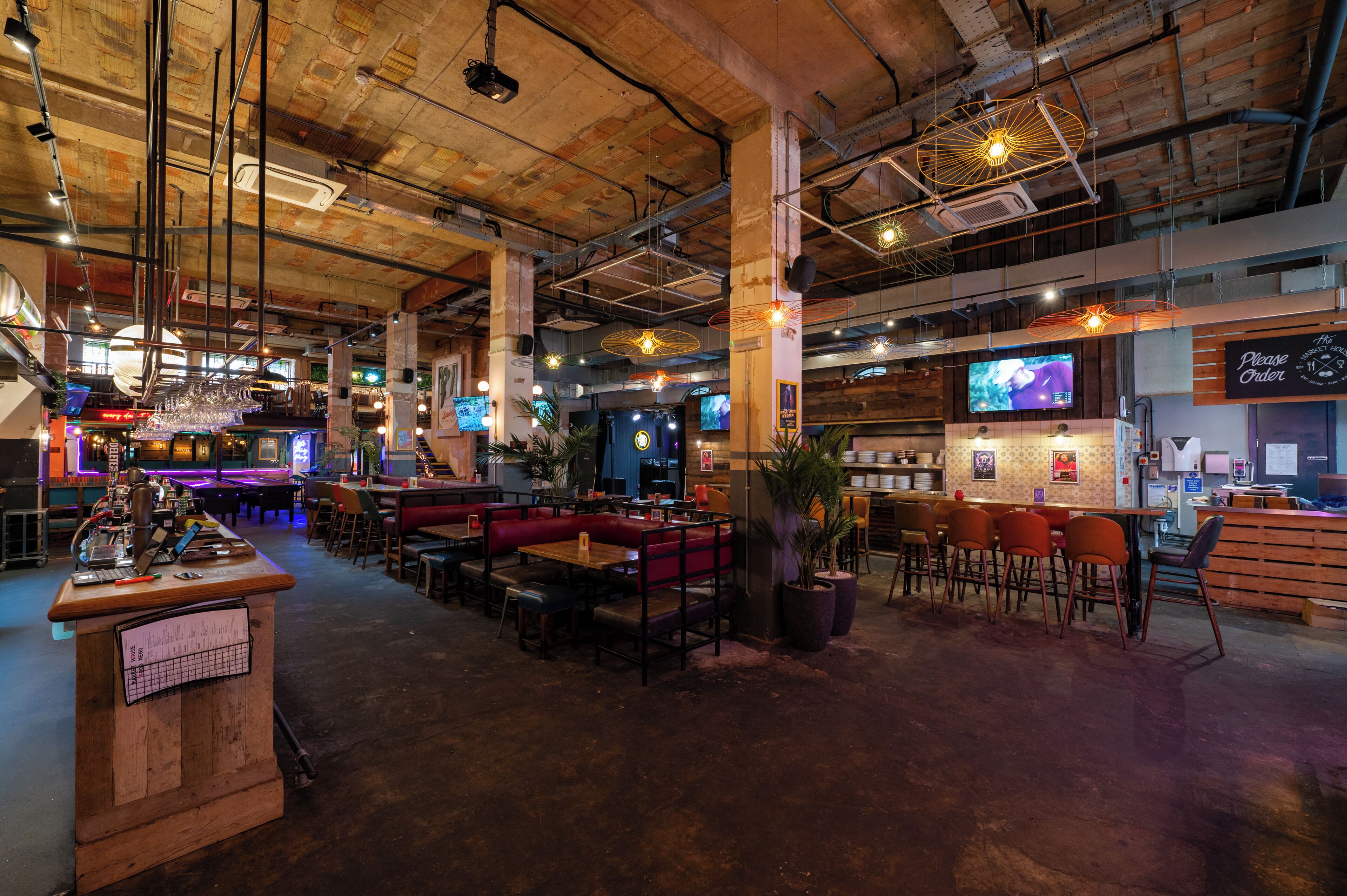 lunch, dinner and brunch served