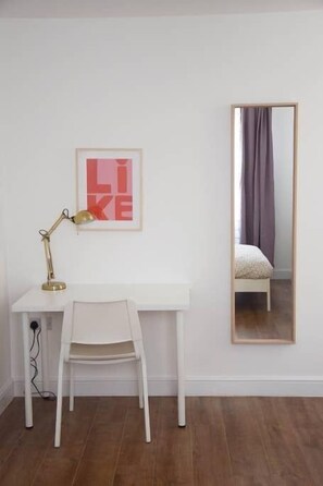 Two - Bedroom Apartment (Flat 3) - 4 Alfred Place Apartments (Leicester)