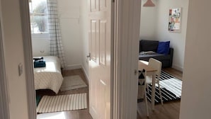 Two - Bedroom Apartment (Flat 2) - 4 Alfred Place Apartments (Leicester)