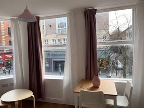 Two-Bedroom Apartment (Flat 5) - 2 Alfred Place Apartments (Leicester)