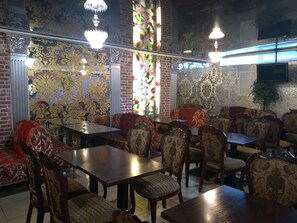 Dining - Sunflower River (Moscow)