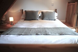 Luxury Chalet, 1 Bedroom, Kitchenette | 1 bedroom, individually decorated, individually furnished, soundproofing - Northlands Farm & Lakes (Chichester)