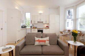 Apartment, Multiple Beds | Living area | Flat-screen TV