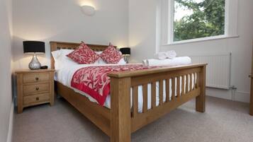 Two-Bedroom Apartment | Iron/ironing board, free WiFi, bed sheets