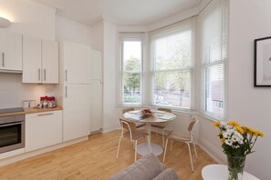 Two-Bedroom Apartment | In-room dining - Fox Den (Nottingham)