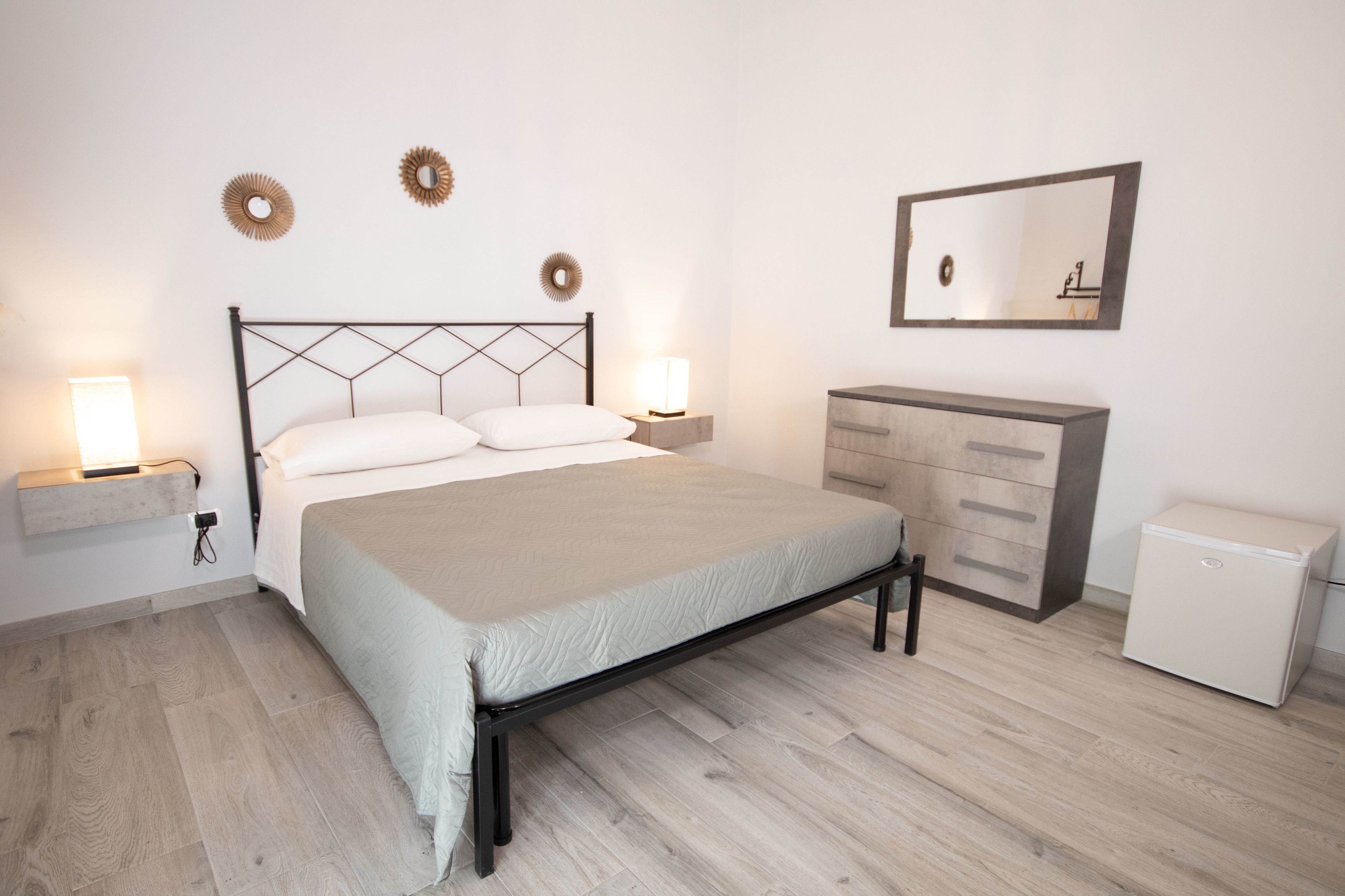 1 habitación, decoración personalizada y muebles diferentes 