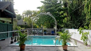Outdoor pool - Pineapple Suites (Ocho Rios)