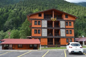 Daily continental breakfast (EUR 5 per person)