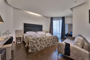 セーフティボックス (室内)、WiFi (無料)、ベッドシーツ